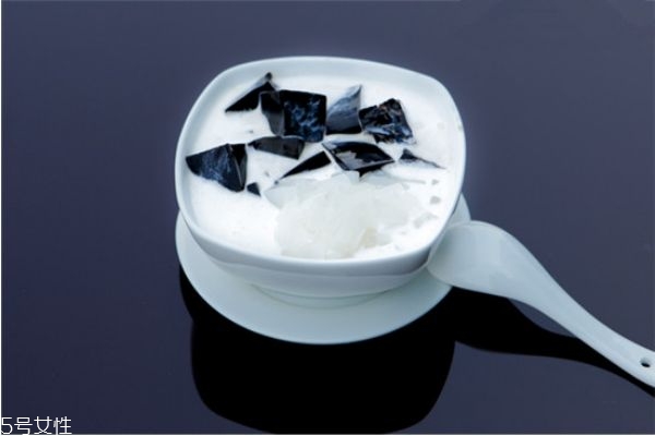 加水太多会不容易冷却结冻(水里面加什么不容易冻)