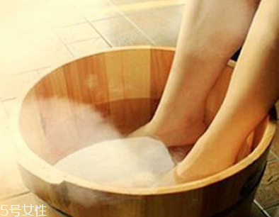 喝酒后多久才能泡脚,喝了酒后多久可以泡脚