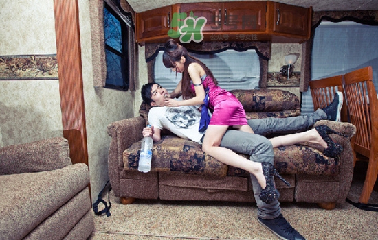 一段婚姻中女人出轨了那会有些什么原因,女人出轨有几种原因