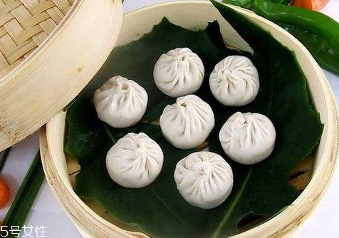 小笼包怎么蒸才不破皮,小笼包怎么蒸不粘底
