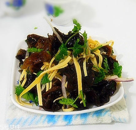凉拌木耳豆皮的做法,木耳炒豆皮的做法大全