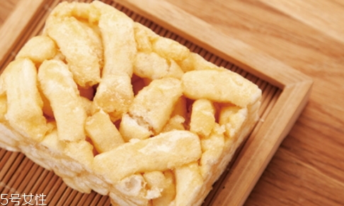 哺乳期可以吃沙琪玛吗,母乳期可以吃沙琪玛吗