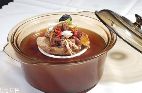 煲鸡汤放桂皮吗,桂皮可以炖鸡汤吗