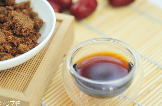 煮红糖水要放多少红糖,煮红糖水什么时候放红糖 煮红糖水要放多少红糖,煮红糖水什么时候放红糖