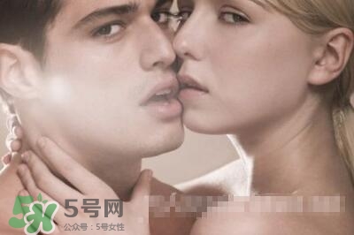 分居两地的夫妻怎么解决需求,夫妻长期两地分居,一般逃不出这三种结局