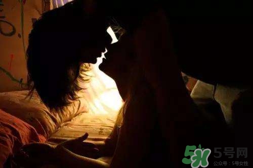 怎么学会舌吻,女生怎么接舌吻