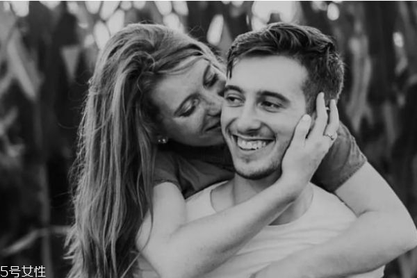 怎样看出夫妻感情好不好,从哪里看出夫妻感情好