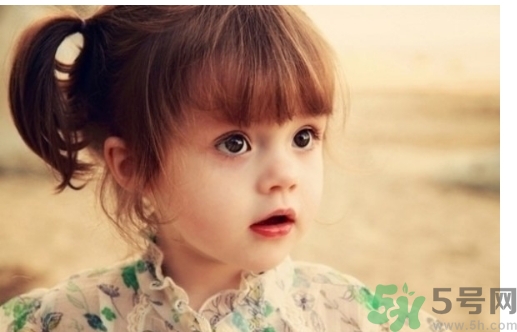 14岁女孩还没发育是正常吗,14岁女孩子宫发育了吗