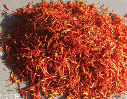 红花泡脚的作用和功效,藏红花泡脚的好处
