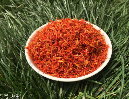 红花泡脚的方法和用量,红花泡脚的方法 红花泡脚的方法和用量,红花泡脚的方法