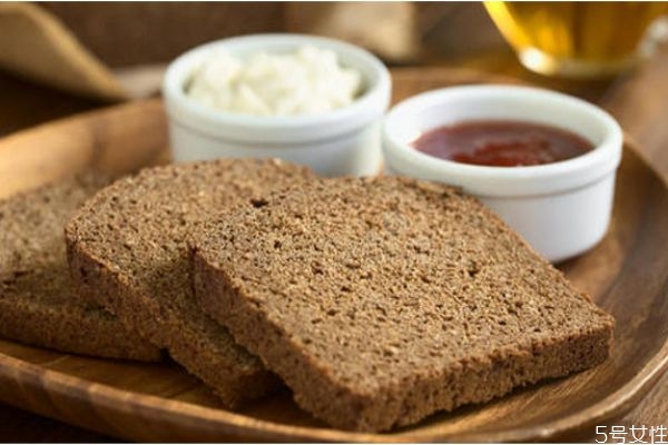 黑麦面包的特点(黑麦面包的特点)
