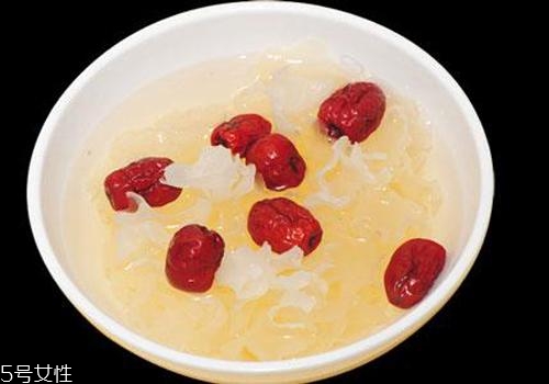 银耳红枣汤的做法和功效和作用,银耳红枣汤的做法窍门