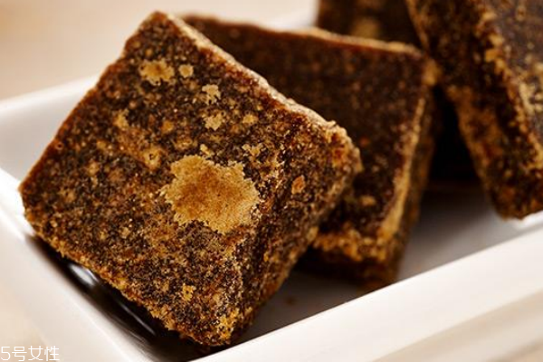 黑糖和红糖的区别和功效,女人喝黑糖好还是喝红糖好