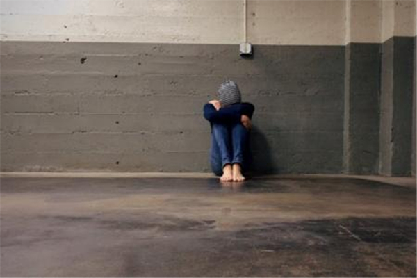 如何分辨自己是不是抑郁症,如何判断自己是不是抑郁 如何分辨自己是不是抑郁症,如何判断自己是不是抑郁