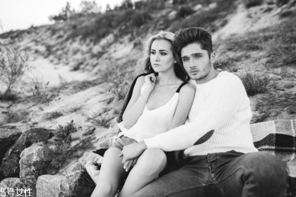 怎样才能让一个男生主动联系你,怎么才能让男朋友主动联系我