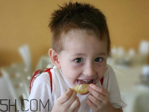 你忙吧,我吃柠檬,你忙吧我吃柠檬什么意思