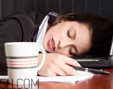 女孩说在加班怎么安慰她,女孩说在加班怎么安慰