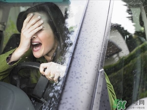 脾气暴躁的表现,暴躁症的表现症状有哪些 脾气暴躁的表现,暴躁症的表现症状有哪些