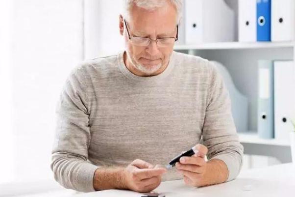 高血糖会引起嗜睡吗,血糖高的糖尿病是不是容易嗜睡