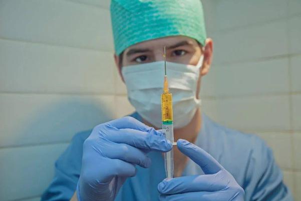 新冠肺炎疫苗该不该打?有什么副作用,新冠肺炎疫苗该不该打问医生