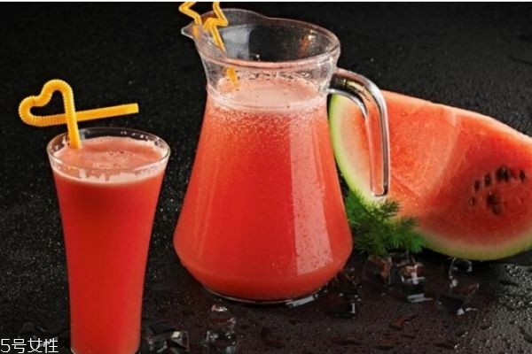 西瓜汁可以加蜂蜜吗(西瓜汁可以加蜂蜜吗)