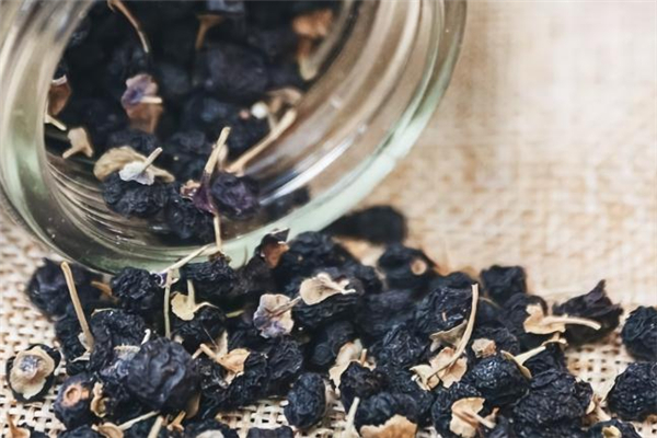 黑枸杞怎么挑选(黑枸杞怎么挑选)