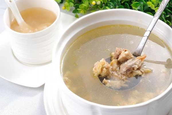 鸡汤对孕产妇有什么好处(喝鸡汤对孕妇的好处) 鸡汤对孕产妇有什么好处(喝鸡汤对孕妇的好处)