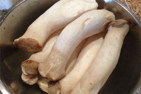 减肥怎么吃杏鲍菇好(减肥吃杏鲍菇好吗)