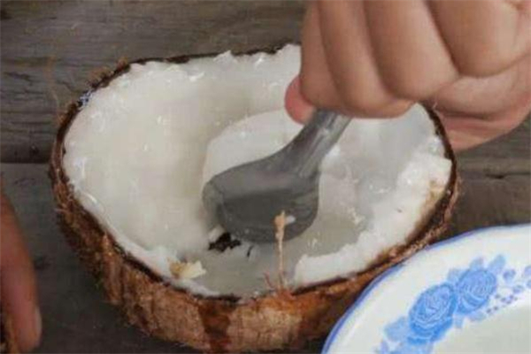 椰子肉怎么取出来(椰子肉怎么取出来视频)