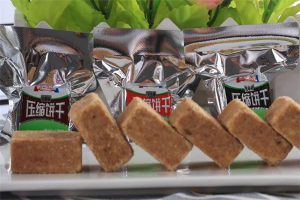 吃压缩饼干喝水会胃胀吗(吃压缩饼干后喝水胃胀怎么办) 吃压缩饼干喝水会胃胀吗(吃压缩饼干后喝水胃胀怎么办)