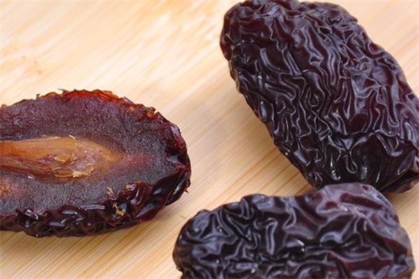 黑枣的功效和作用(黑枣的功效和作用及禁忌)