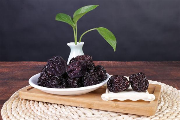 黑枣一天吃多少合适(黑枣一天吃多少合适)