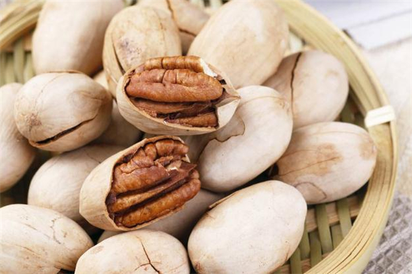 碧根果吃多了会长胖吗(碧根果吃了会不会长胖)