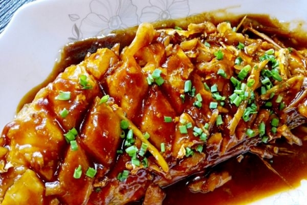 年夜饭的鱼不能吃完吗,年夜饭的鱼为什么不能吃 年夜饭的鱼不能吃完吗,年夜饭的鱼为什么不能吃