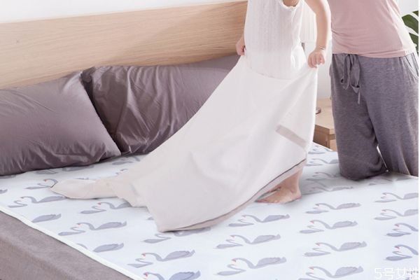 电热毯水暖的好还是电暖的好,电热毯是水暖的好还是电热的好 电热毯水暖的好还是电暖的好,电热毯是水暖的好还是电热的好