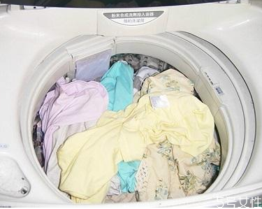 男生袜子和内裤一起洗会得什么病,袜子脏了用什么洗才能干净