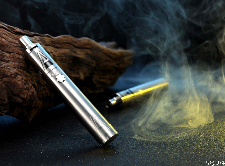 抽电子烟胸闷是正常现象吗,抽电子烟会导致胸闷吗