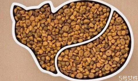 选猫粮怎么看配方,怎么从配方分辨猫粮好坏