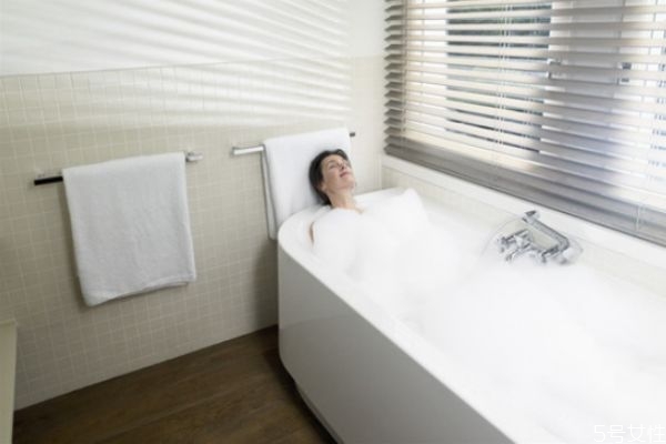 全身泡澡有什么好处,泡全身澡的好处和坏处 全身泡澡有什么好处,泡全身澡的好处和坏处