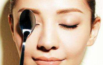 哭完多久睡觉眼睛不肿,哭后多久睡觉眼睛不肿