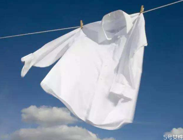 84消毒液漂白用热水还是冷水,84消毒液和漂白水