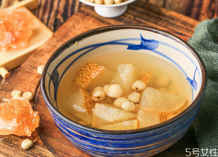 小孩反复咳嗽怎么治疗和食疗,小儿咳嗽食疗法 小孩反复咳嗽怎么治疗和食疗,小儿咳嗽食疗法