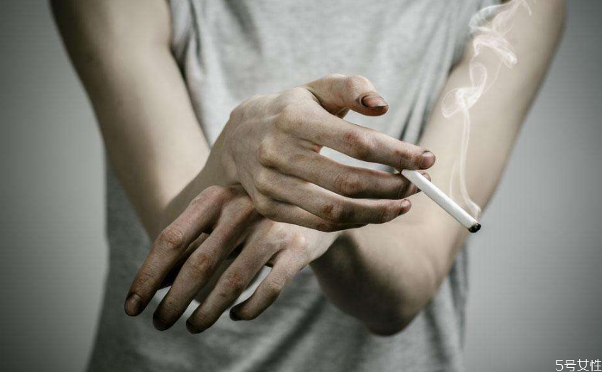 抽烟牙齿发黄如何变白,吸烟牙齿变黄怎么变白