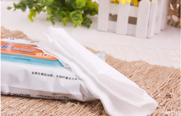 用酒精湿巾擦脸会怎么样,酒精湿巾可以用来擦脸吗