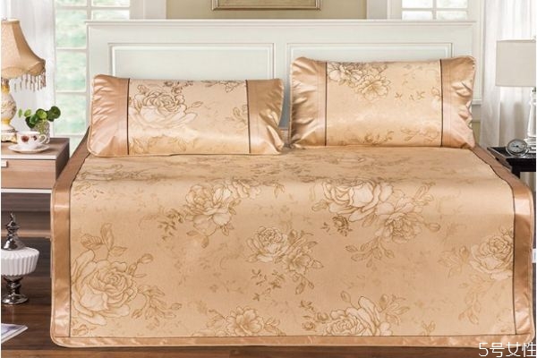 冰丝凉席可以机洗吗,冰丝凉席可以机洗吗?冰丝凉席怎么清洗保养?