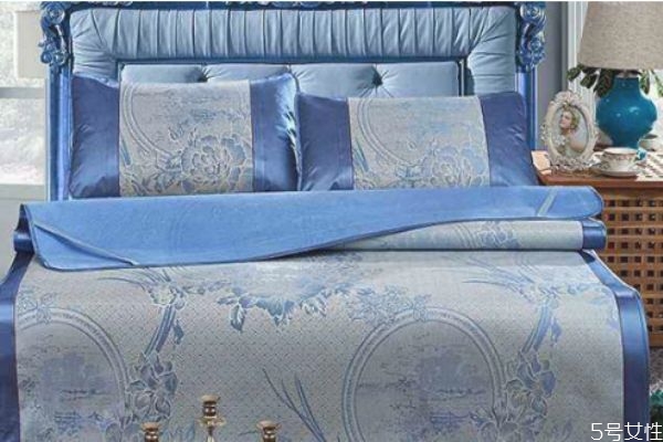 冰丝凉席可以洗衣机脱水吗,冰丝凉席可以用洗衣机洗吗