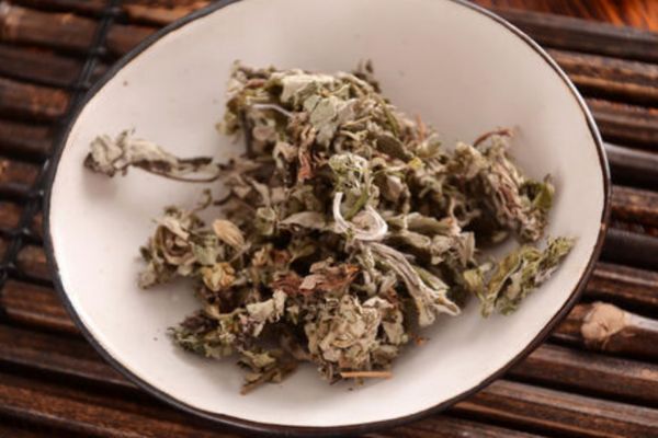 艾叶水洗头的功效和作用,艾叶水洗头的功效和作用及禁忌