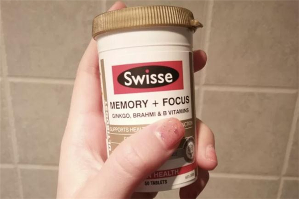 swisse记忆力片尿变黄,swisse维生素片吃了尿液变黄