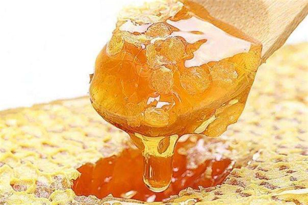 蜂蜜和鸡蛋同吃等于砒霜是真的吗(蜂蜜和鸡蛋同吃有害吗)