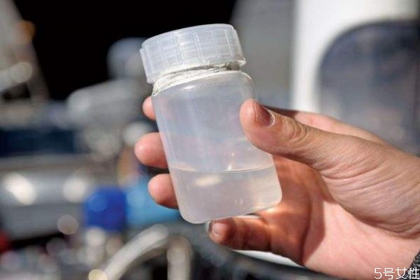 酒精喷在衣服可以消毒吗,酒精喷在衣服上可以消毒吗